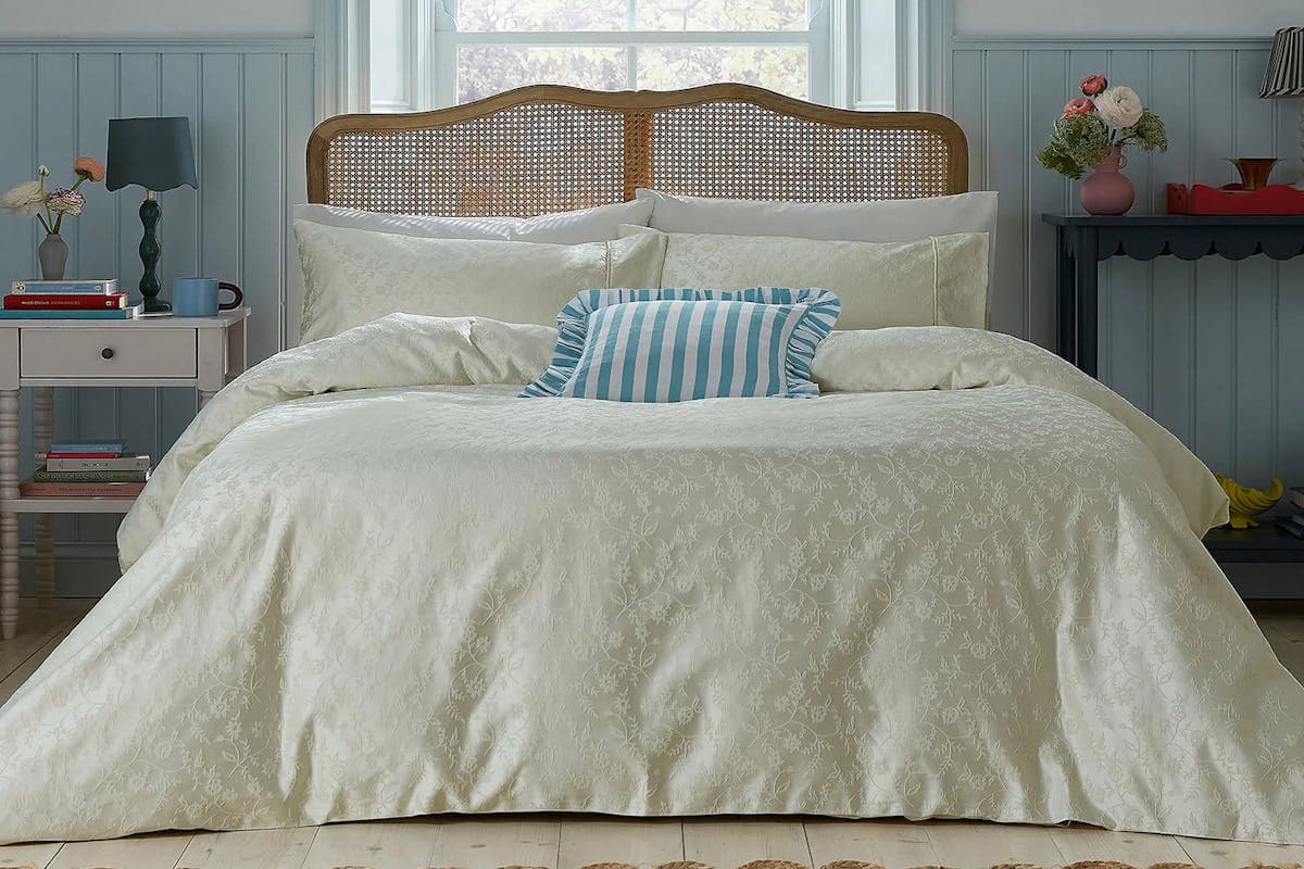 Secrete Garden Floral Trail Jacquard Duvet Cover Set