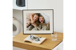 Aura Walden 15" HD WiFi Digital Photo Frame – Matte Black