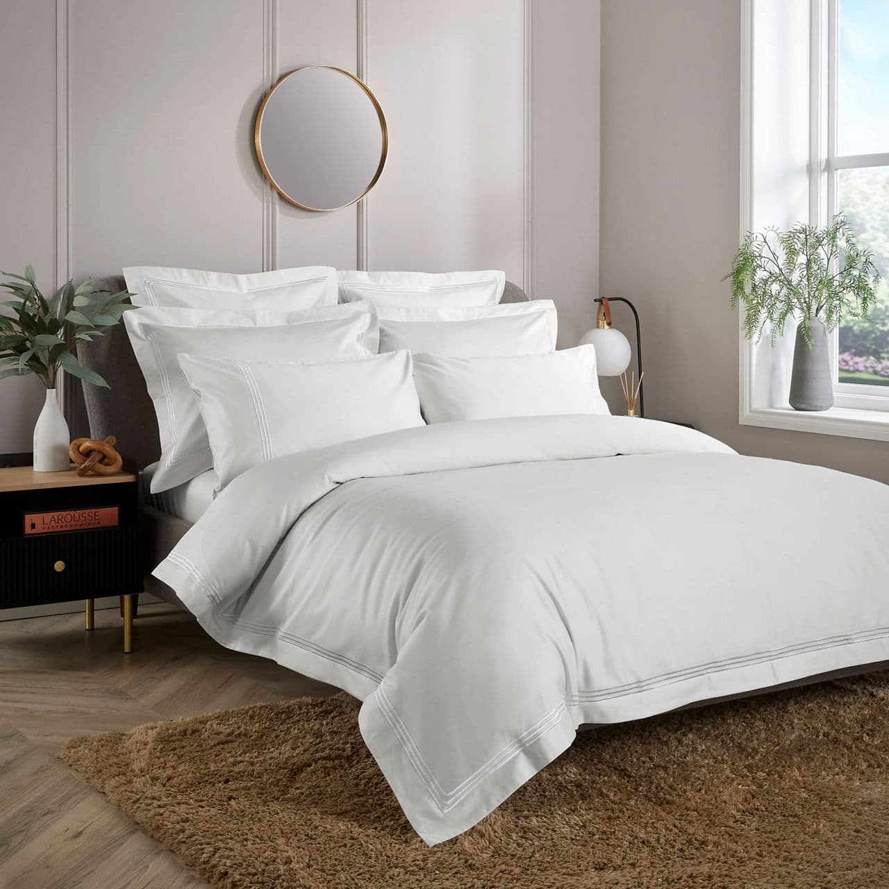 Triple Row Cord 800 TC Coordinated Bedding White on White