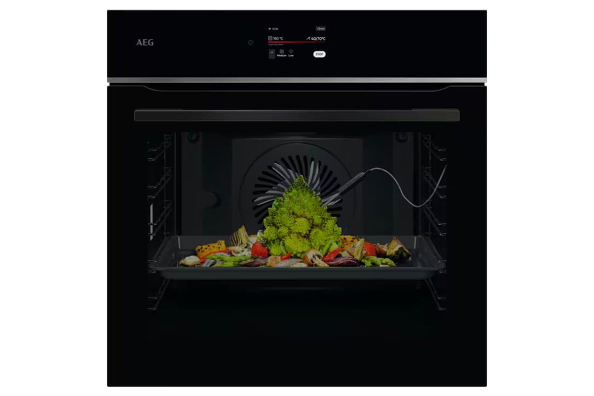 AEG 7000 Series Built-in Electric Single Oven | TE7PB731AB