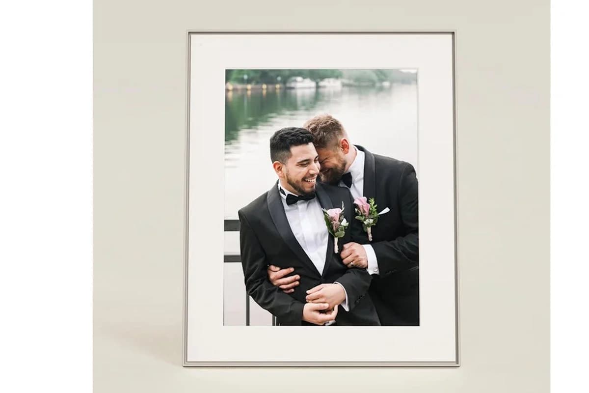 Aura Walden 15" HD Photo Frame | Clay with Paper Mat