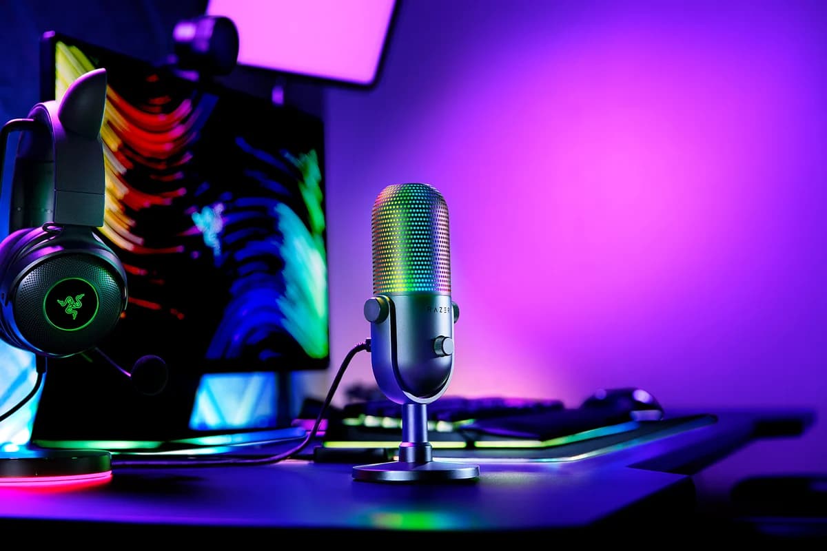 Razer Seiren V3 Chroma RGB USB Condenser Microphone, Black | RZ19-05060100-R3M1