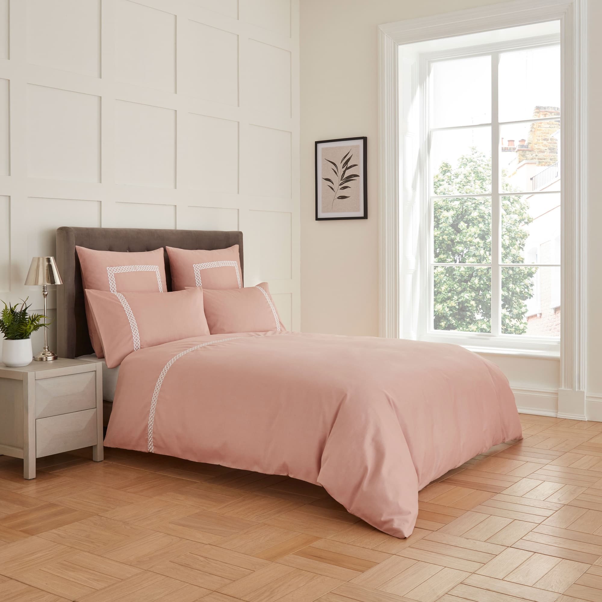 400 Thread Count Celtic Knot Bedding White on Rose Pink